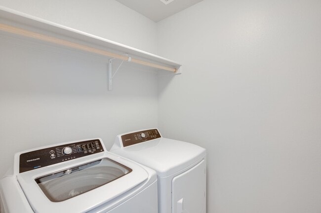 Building Photo - Baraya Townhomes: Modern Townhomes for Rent in Meridian, ID