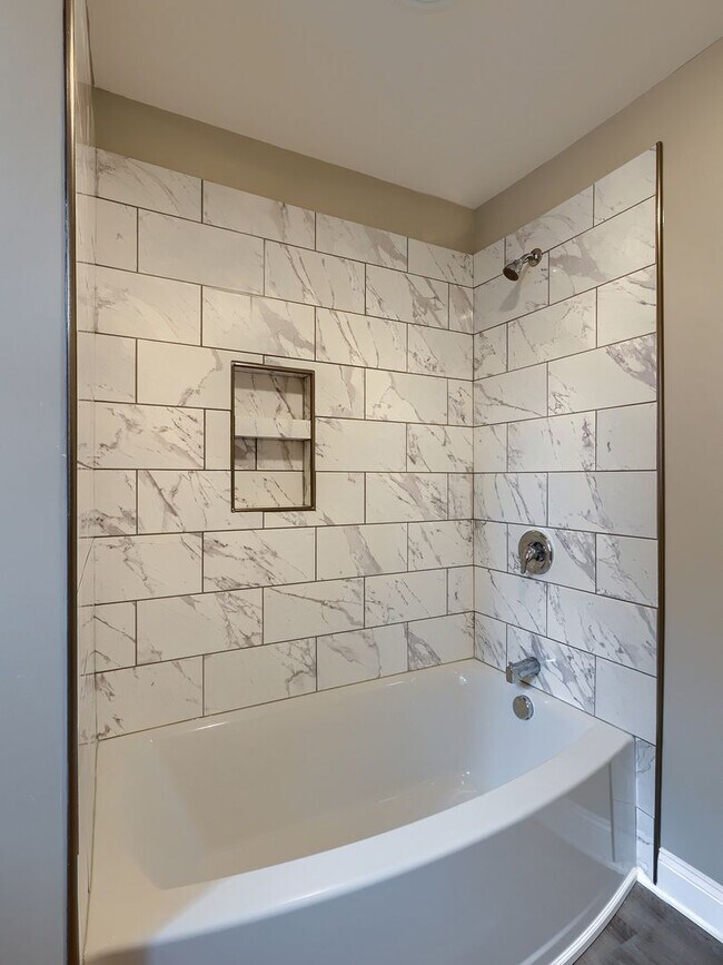 Building Photo - 612 N 2nd St