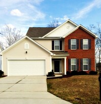 Building Photo - 4 Bedroom 2.5 Baths with Fenced in yard av...