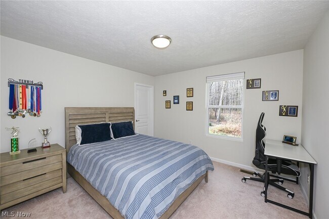 Building Photo - 4816 Lake View Dr