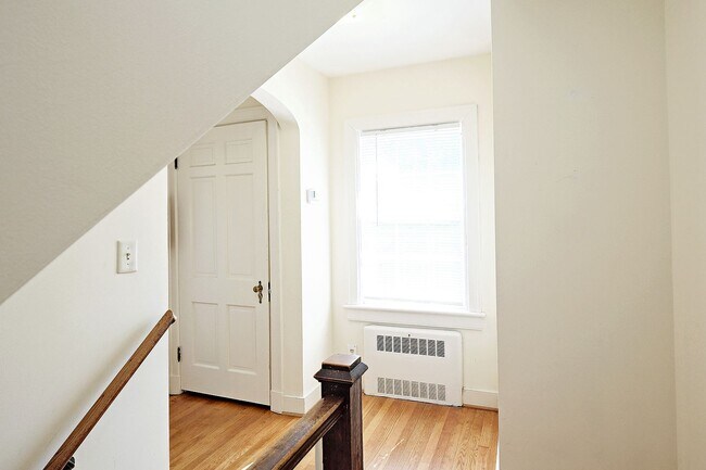 Building Photo - Scottsville Charm! Move-In Ready Home Near Library, Brewery & James River