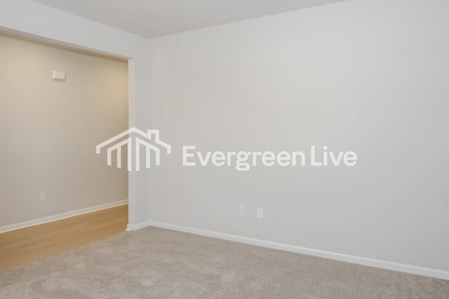 Building Photo - 221 Shangrila Wy