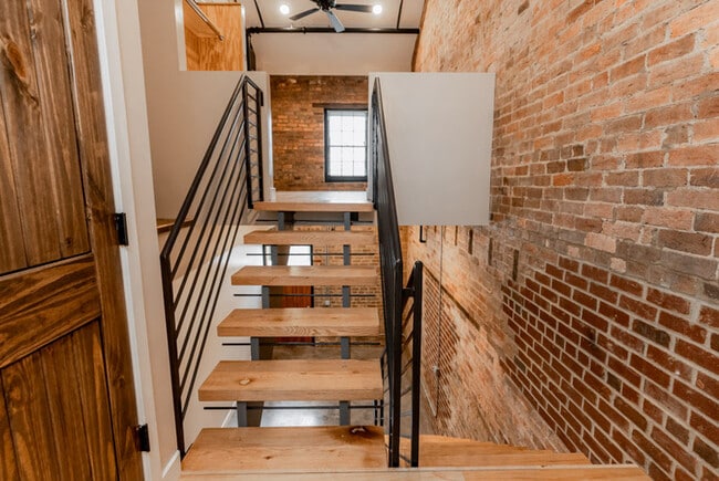 Building Photo - 225 Old South High St