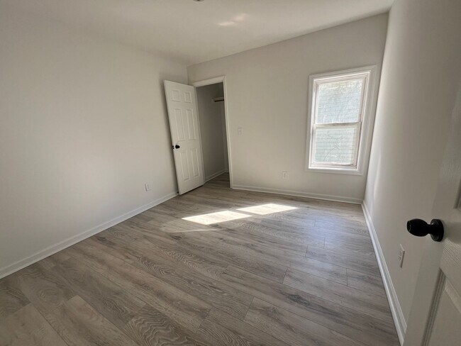 Building Photo - 2 Bedroom 2 Bathroom for Rent