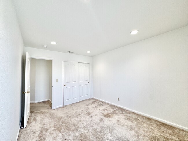 Building Photo - 4378 Conejo Dr