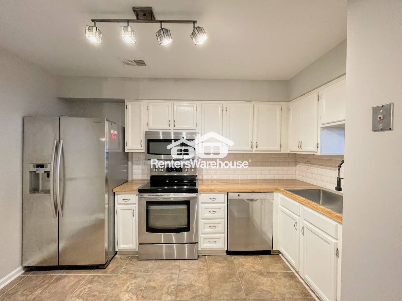 Building Photo - 2421 Sedgewick Dr