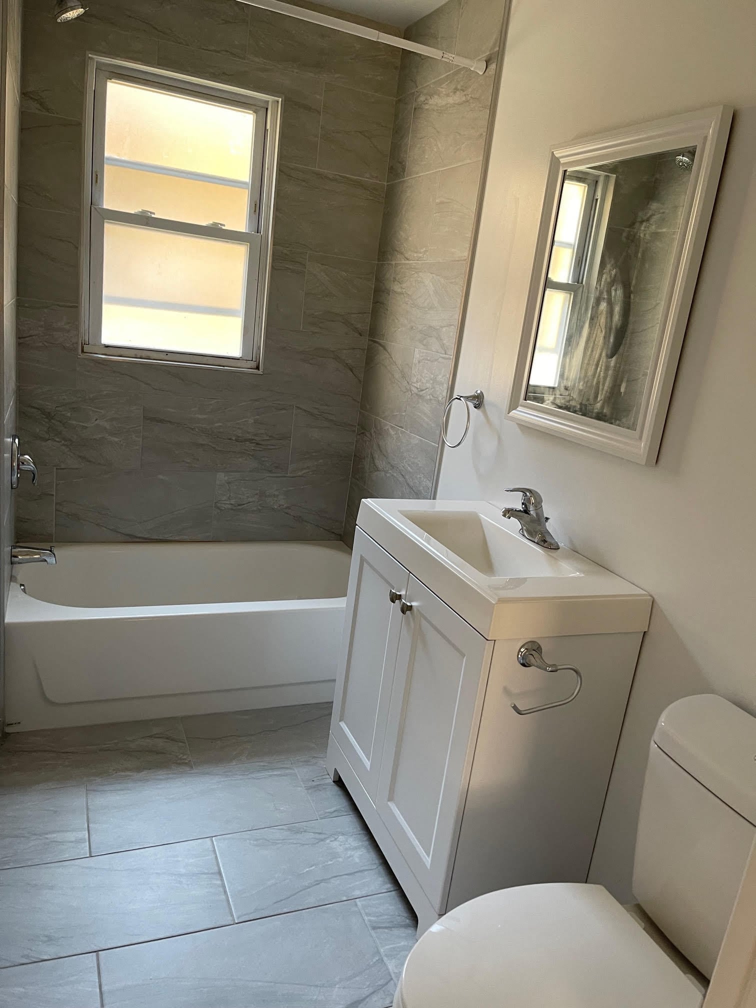 Building Photo - 1640 W Pratt Blvd