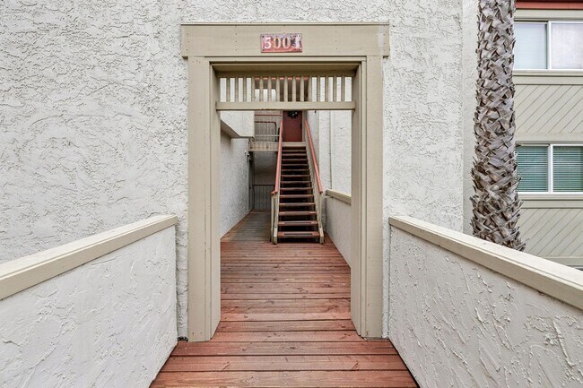 Building Photo - 5003 Palmetto Ave