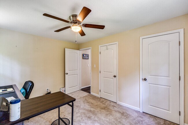 Building Photo - 6040 Airway Ln