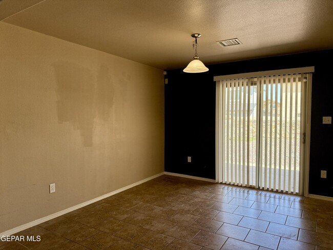 Building Photo - 14279 English Point Ave