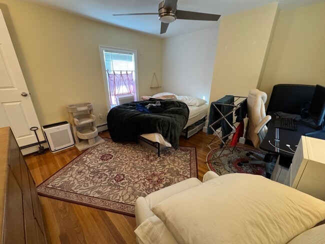 Building Photo - Cambridge one bed... SEPT 1st Move in!!!