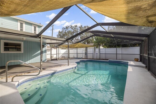 Building Photo - 6001 S Himes Ave