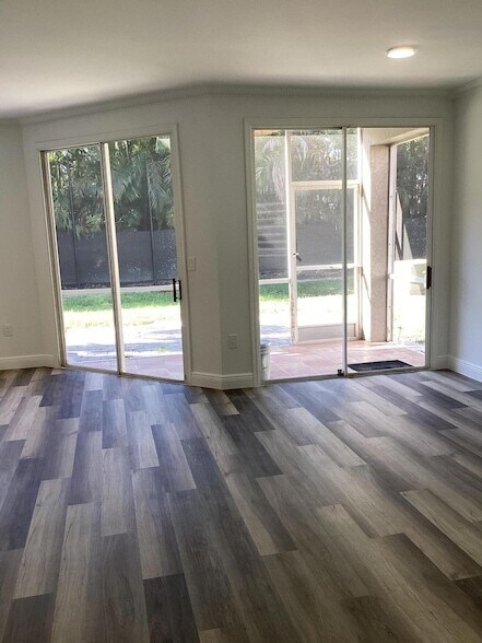 Building Photo - 20970 Vía Oleander