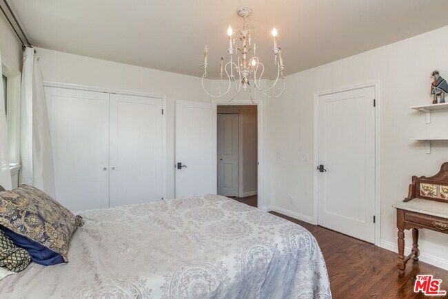 Building Photo - 1332 Comstock Ave