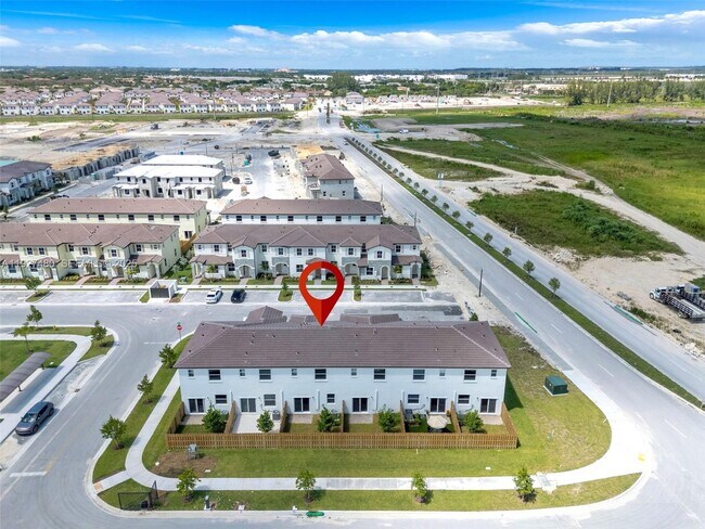 Building Photo - 2665 SE 28th St