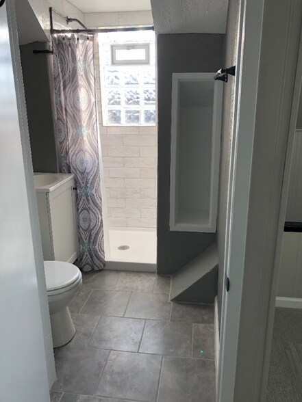 Building Photo - 310 E Saratoga St