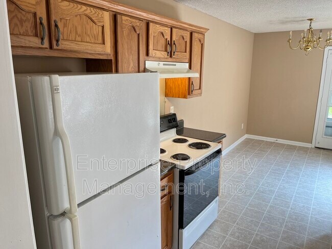 Building Photo - 9221 Lazzini Cove