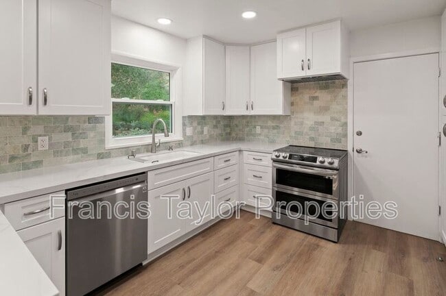 Building Photo - 10204 Lake Meadow Ln