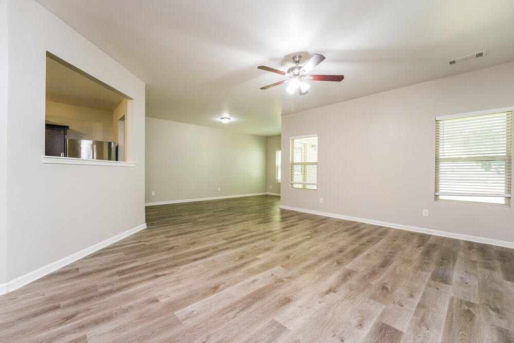 Building Photo - 3517 Mica Cir SE