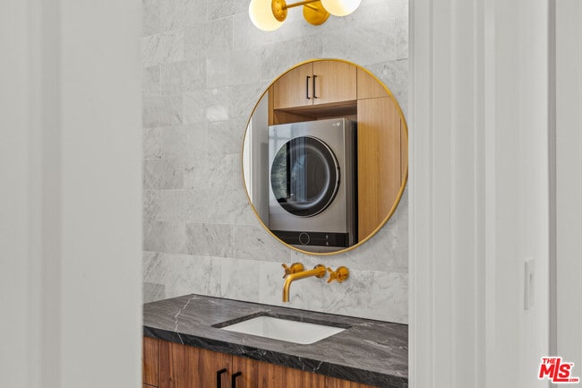 Building Photo - 14535 Killion St