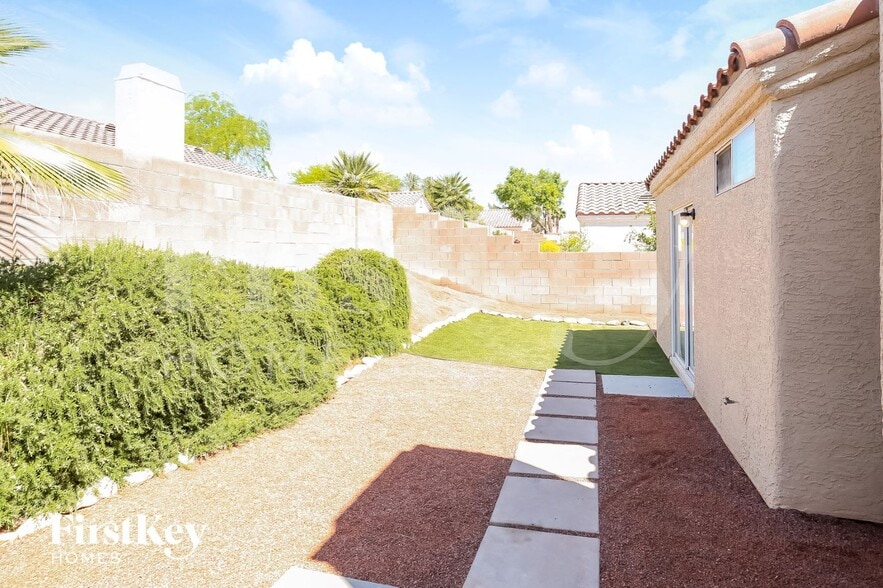 Building Photo - 4705 Crimson Leaf Dr