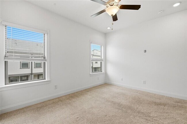 Building Photo - 2438 Figaro Dr