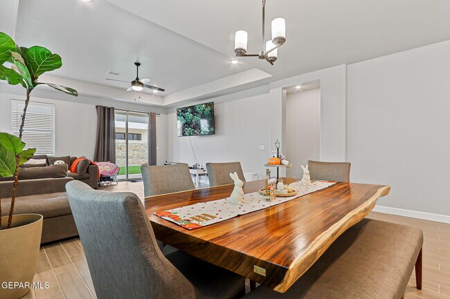 Building Photo - 824 Paseo Solar Dr