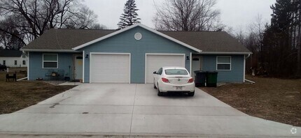 Building Photo - 2 Bedroom Duplex
