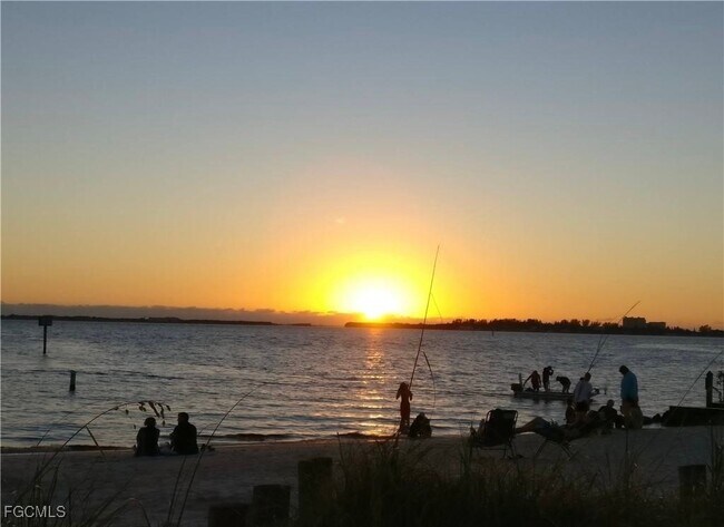 Building Photo - 3027 SW 16th Pl