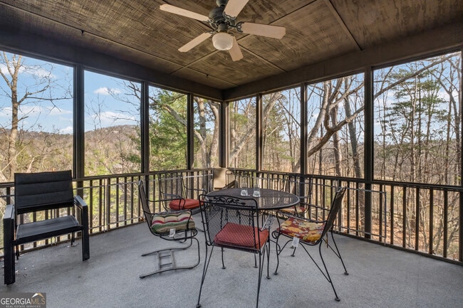 Building Photo - 339 Willow Dr