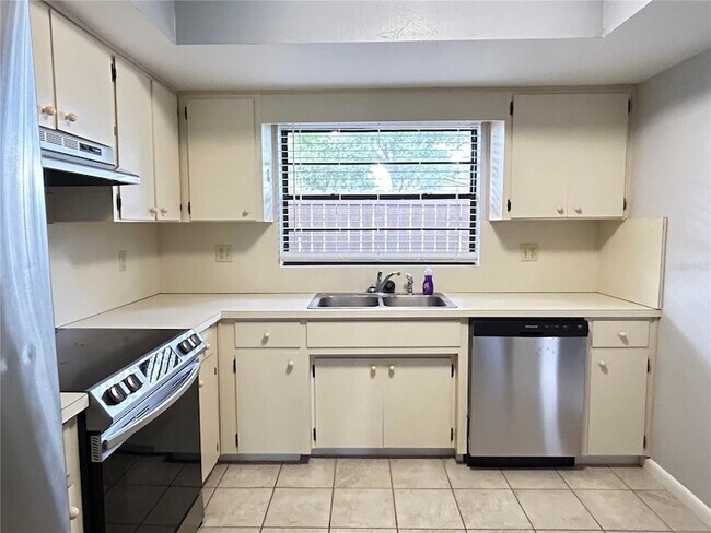 Building Photo - 1026 Medinah Dr