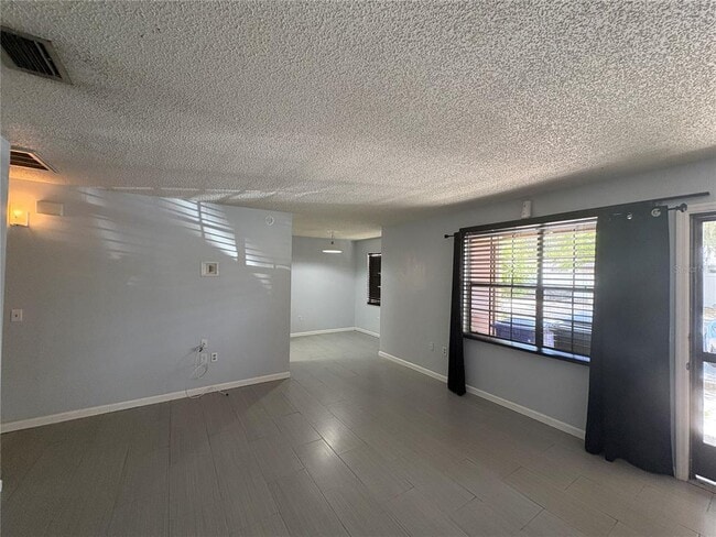 Building Photo - 477 Garden Dr N