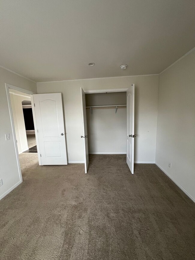 Building Photo - Horse Property