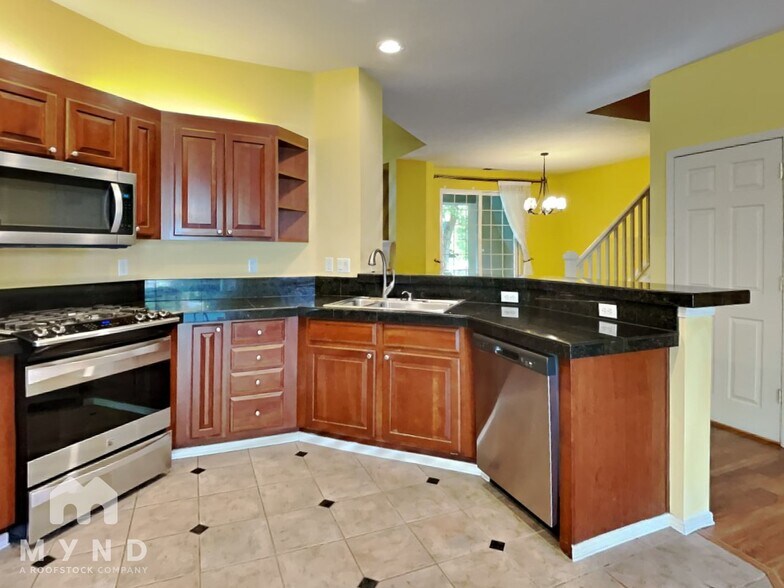 Building Photo - 1723 NE Ashberry Dr