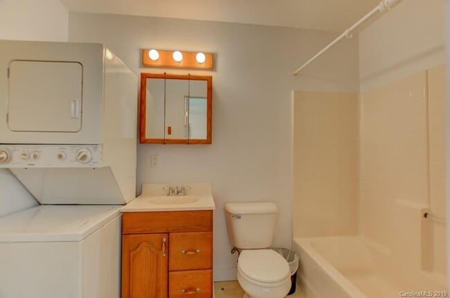 Building Photo - Westwood Duplex