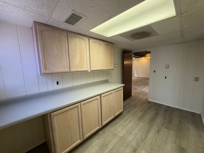 Building Photo - 2,800Sq Foot, 5 Bedroom Single Story Home Available Near Eubank Blvd NE & Copper Ave NE!