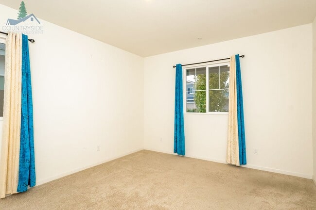 Building Photo - 577 Bedfordshire Dr