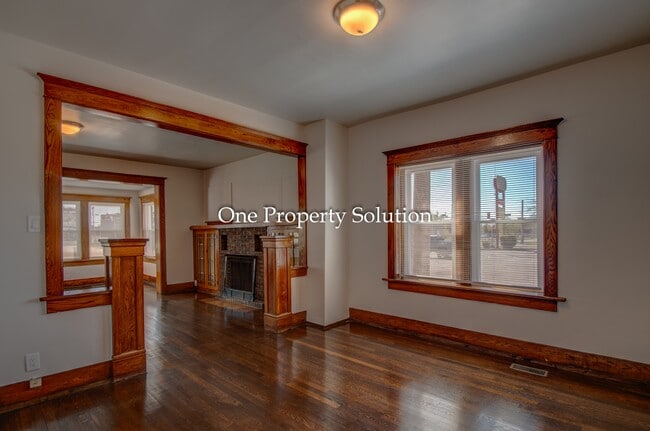 Building Photo - 456 Tyler St
