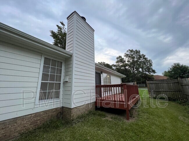 Building Photo - 9007 Vicksburg Rd