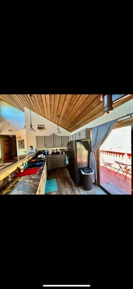 Building Photo - 100 Red Rock Ct