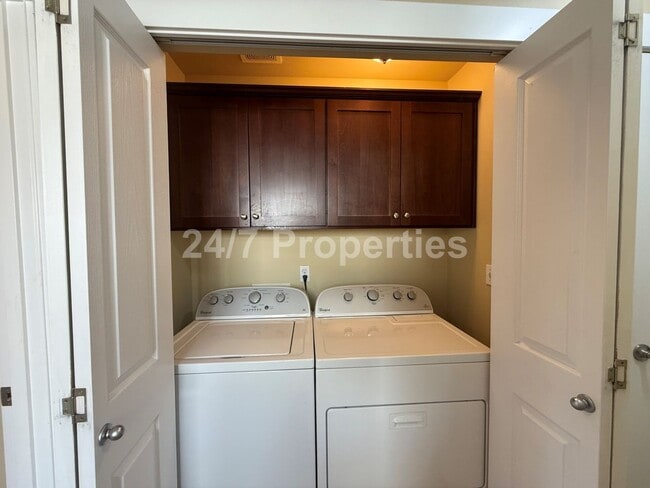 Building Photo - Cozy and Spacious Townhome w/ Deck & Balco...
