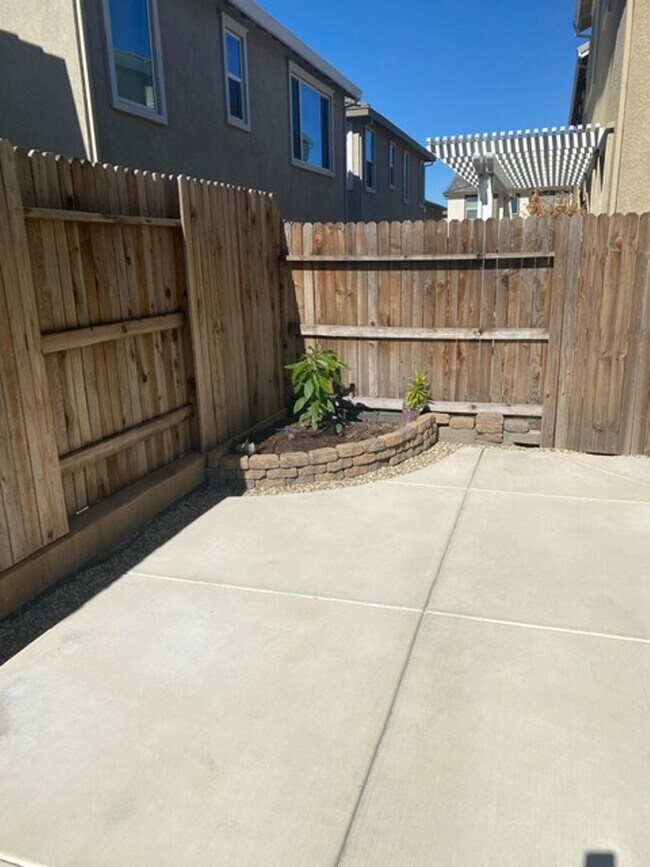 Building Photo - MOVE IN READY!  4 Bedroom Home in Whitney Ranch Rocklin