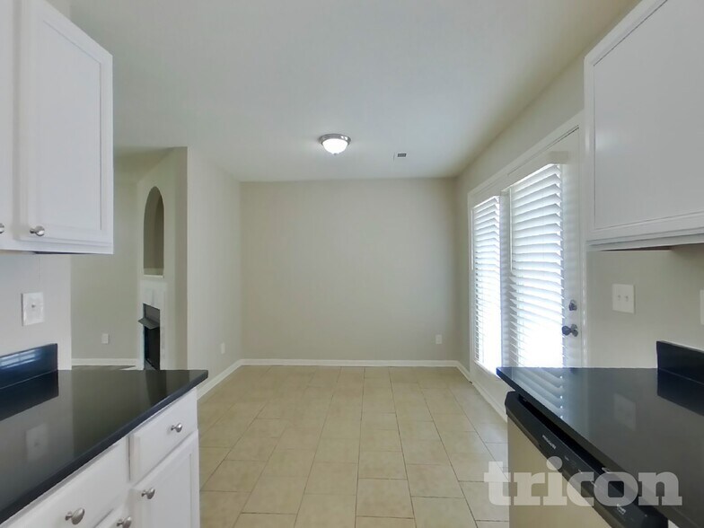 Building Photo - 1787 Mission Oaks St