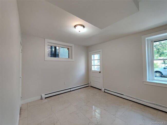 Building Photo - 20 Noxon St