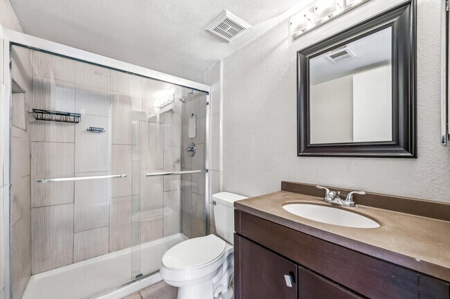 Building Photo - 860 S Rio Dr