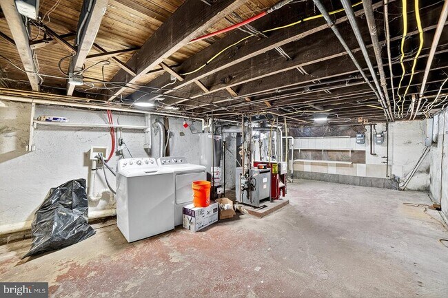 Building Photo - 18 Myrtle Ave