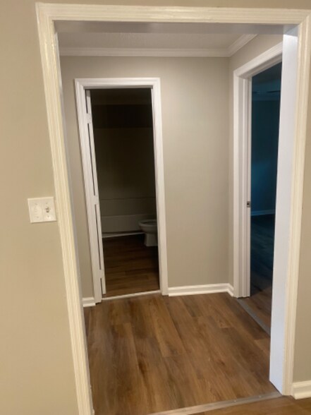 Building Photo - 3950 S Dixie Rd