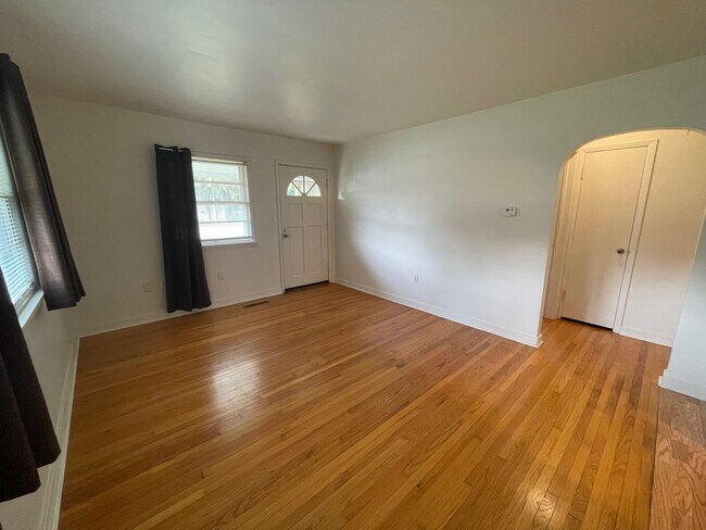 Building Photo - 156 E Cox St