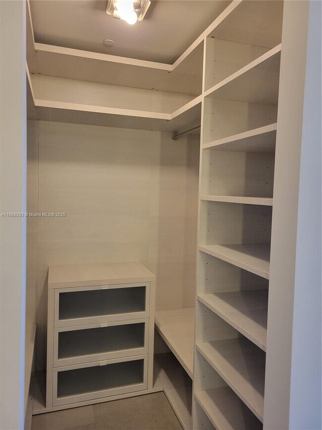 Building Photo - 88 SW 7th St