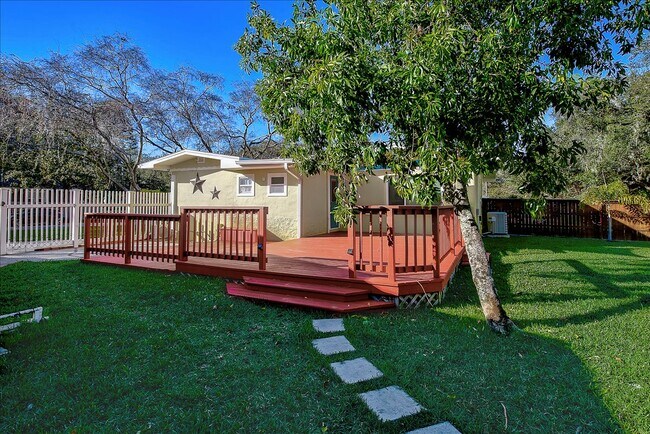 Building Photo - 1701 E Henry Ave